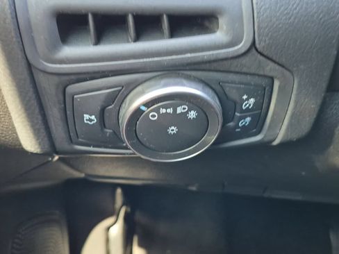 Used 2018 Ford Focus SE FWD image 28