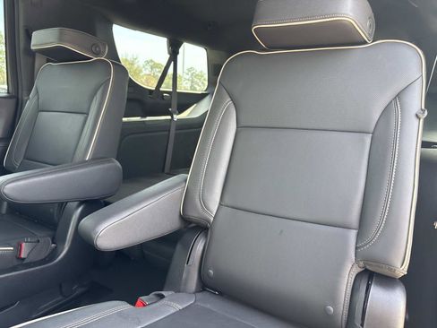 Used 2025 Chevrolet Suburban Premier image 14