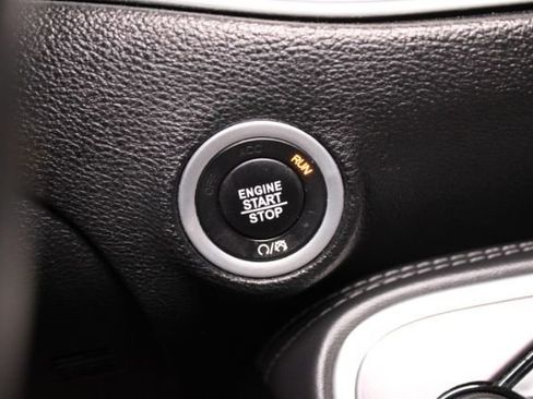 Used 2019 Dodge Challenger SXT image 18