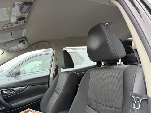 Used 2018 Nissan Rogue S image 5