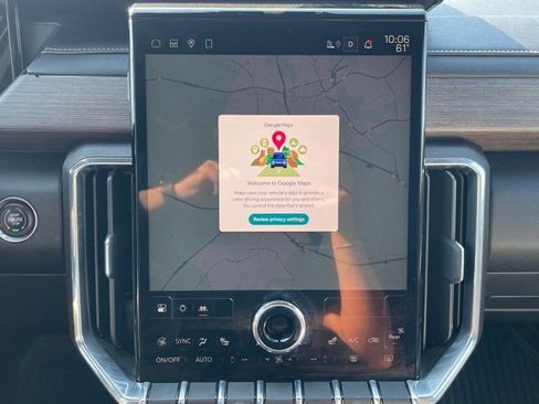 Used 2024 GMC Acadia Denali image 11