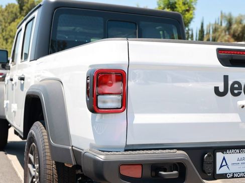 New 2026 Jeep Gladiator Sport AWD/4WD image 10