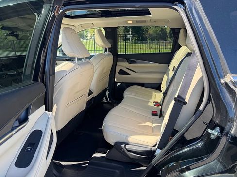 Certified 2023 INFINITI QX60 Luxe w/ Cargo Package AWD/4WD image 9