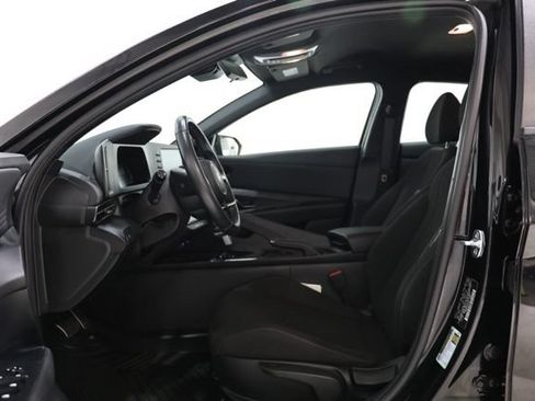 Used 2025 Hyundai Elantra Sport FWD image 17