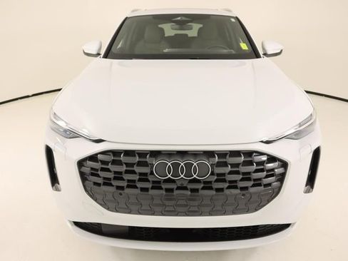 Certified 2025 Audi Q5 2.0T Premium Plus w/ Premium Plus image 8