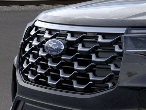 New 2025 Ford Explorer Platinum image 18