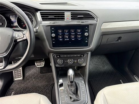 Certified 2021 Volkswagen Tiguan SE R-Line w/ 3rd Row Seat Package image 21
