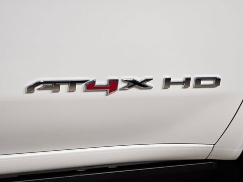 Used 2025 GMC Sierra 2500 AT4X image 41