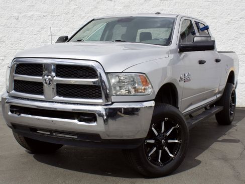 Used 2016 RAM 2500 Tradesman w/ Chrome Appearance Group AWD/4WD image 3