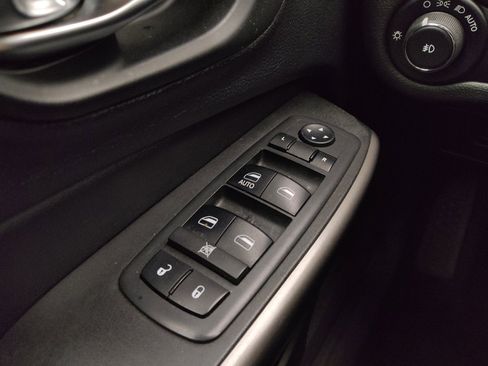 Used 2019 Jeep Cherokee Latitude w/ Popular Appearance Group image 27