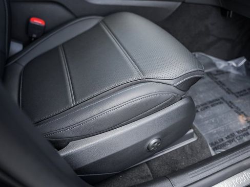 New 2025 Mercedes-Benz GLC 350e 4MATIC image 32