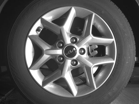 Used 2025 Kia Soul LX w/ LX Technology Package FWD image 14
