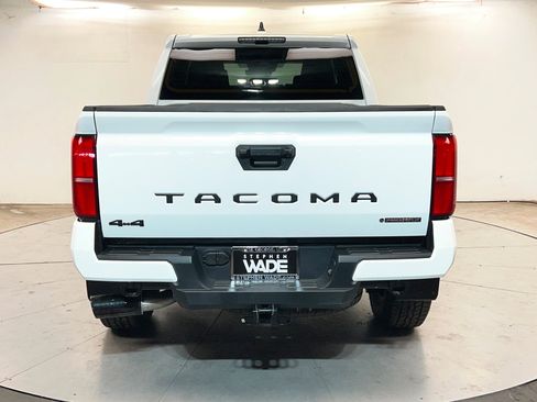 Used 2025 Toyota Tacoma TRD Off-Road AWD/4WD image 4