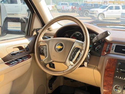 Used 2011 Chevrolet Silverado 2500 LTZ w/ LTZ Plus Package AWD/4WD image 15