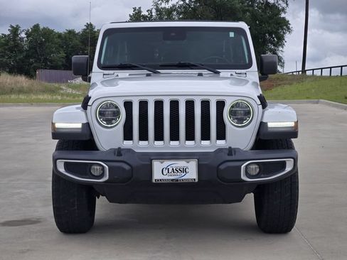 Used 2019 Jeep Wrangler Unlimited Sahara AWD/4WD image 3
