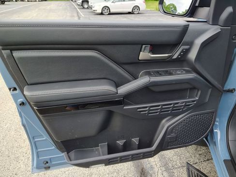 Used 2025 Toyota 4Runner Limited w/ Tow Technology Package AWD/4WD image 19