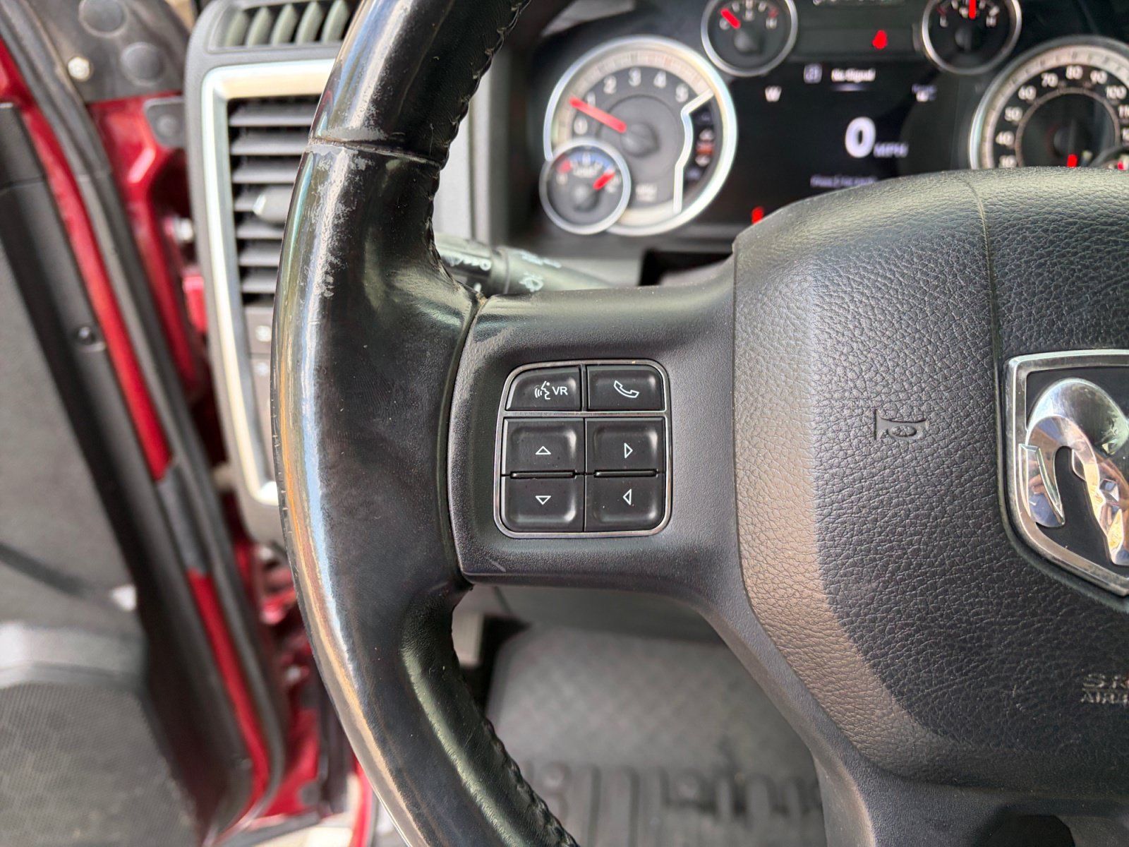 Used 2015 RAM 2500 SLT w/ Luxury Group AWD/4WD image 15