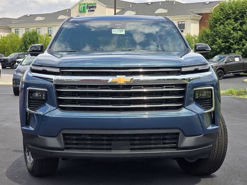 Used 2026 Chevrolet Traverse LT w/ Driver Confidence Package FWD image 3