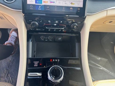 Used 2023 Jeep Grand Cherokee Limited w/ Luxury Tech Group II image 20