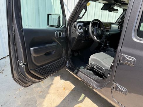 Used 2024 Jeep Wrangler Unlimited Sport AWD/4WD image 10