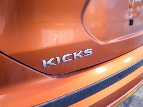 Used 2021 Nissan Kicks SR FWD image 12