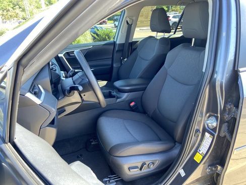 Used 2024 Toyota RAV4 XLE FWD image 18