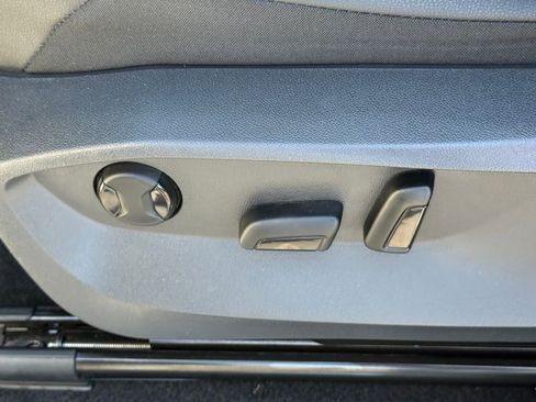 Used 2023 Volkswagen Tiguan SE R-Line image 14