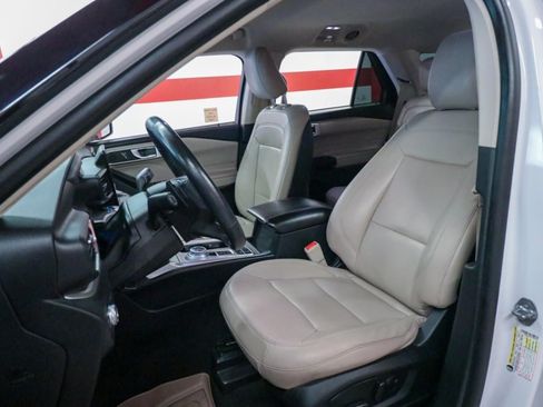 Used 2020 Ford Explorer XLT w/ Equipment Group 202A RWD image 10