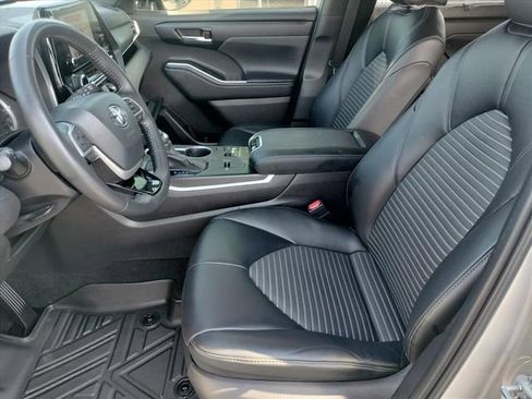 Used 2024 Toyota Highlander XSE image 21