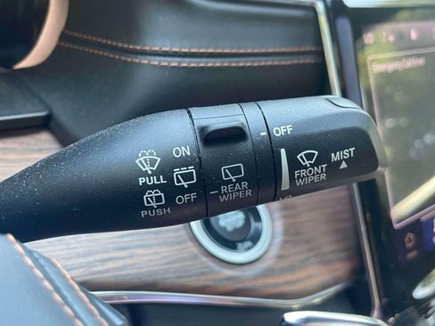 Used 2021 Jeep Grand Cherokee L Summit w/ Luxury Tech Group V AWD/4WD image 26