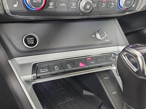 Certified 2025 Audi Q3 2.0T Premium w/ Convenience Package image 34