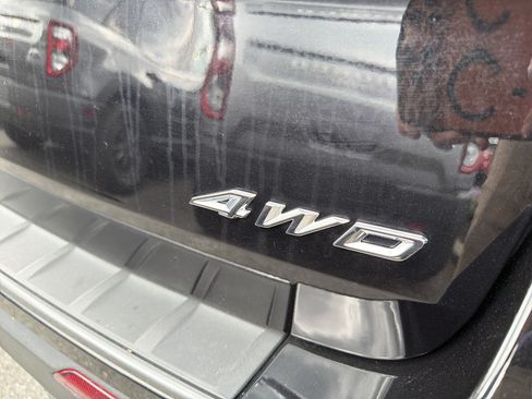Used 2023 Ford Explorer XLT w/ Equipment Group 202A AWD/4WD image 8