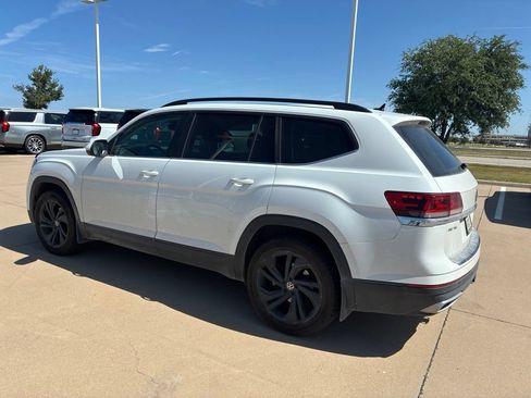 Used 2023 Volkswagen Atlas SE w/ Panoramic Sunroof Package FWD image 3