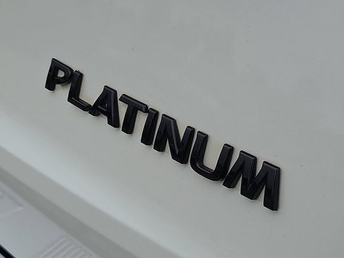 Used 2022 Nissan Rogue Platinum w/ Head-Up Display Package FWD image 8