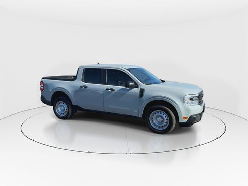 Used 2024 Ford Maverick XL image 2