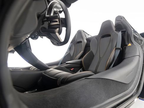 Used 2024 McLaren 750S Spider RWD image 31