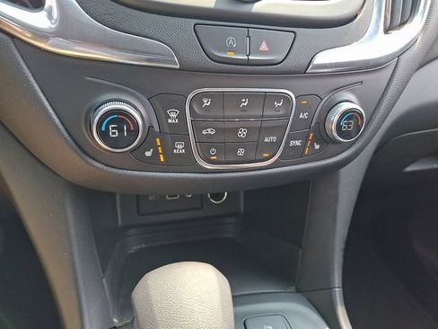 Used 2022 Chevrolet Equinox LT FWD image 16