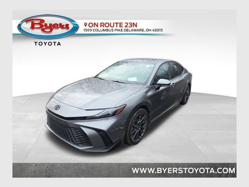 Used 2025 Toyota Camry SE image 1