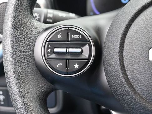 Used 2025 Kia Soul LX w/ LX Technology Package FWD image 21