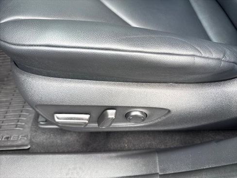 Used 2024 Toyota Highlander XLE AWD/4WD image 14
