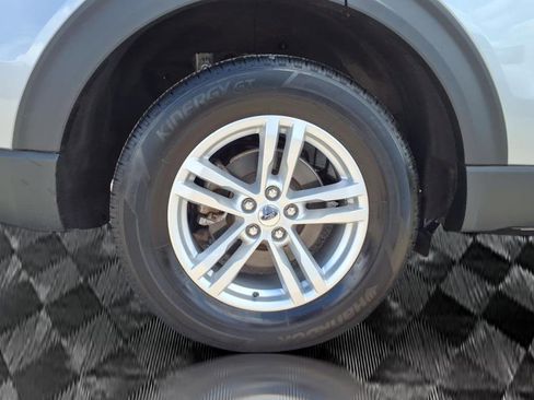 Certified 2022 Ford Explorer XLT w/ Equipment Group 202A image 7