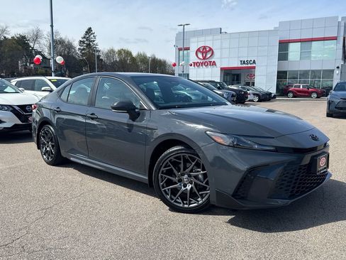 Used 2025 Toyota Camry SE w/ Convenience Package AWD/4WD image 1