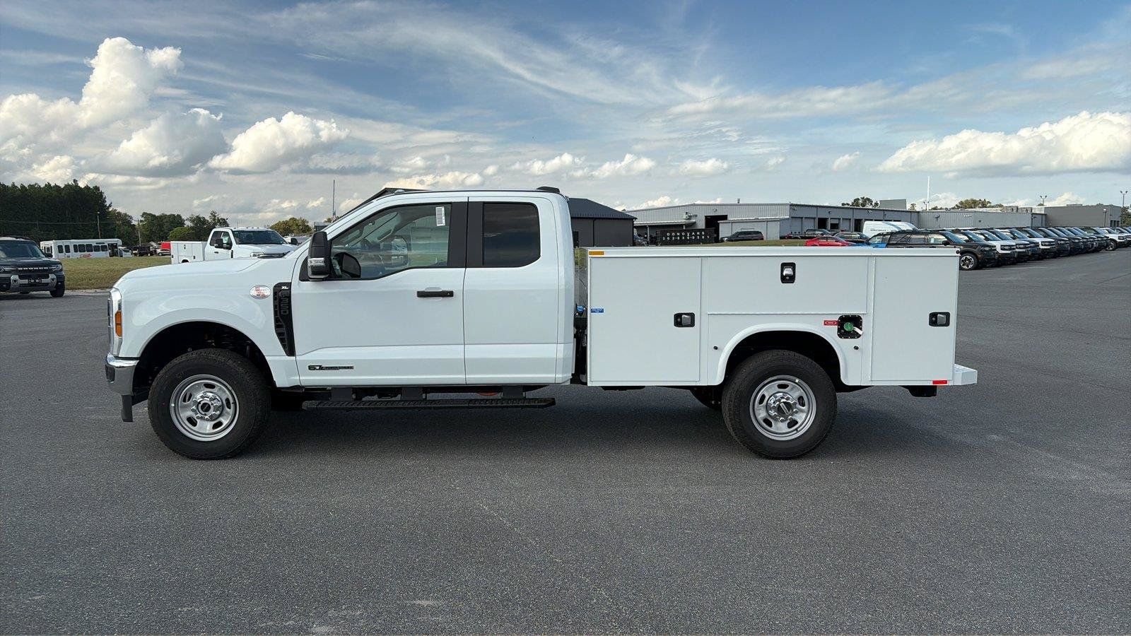 New 2027 Ford F350 XL w/ XL Chrome Package AWD/4WD image 2