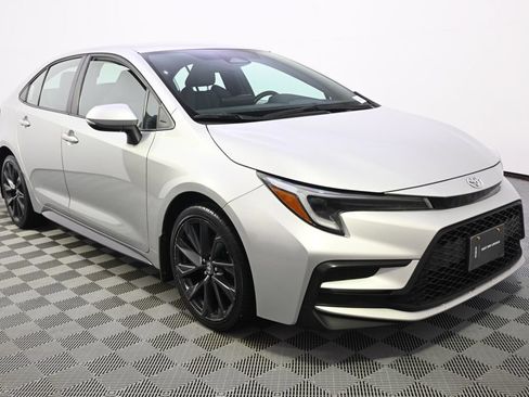 Used 2023 Toyota Corolla SE w/ Carpet Mat Package (TMS) FWD image 5