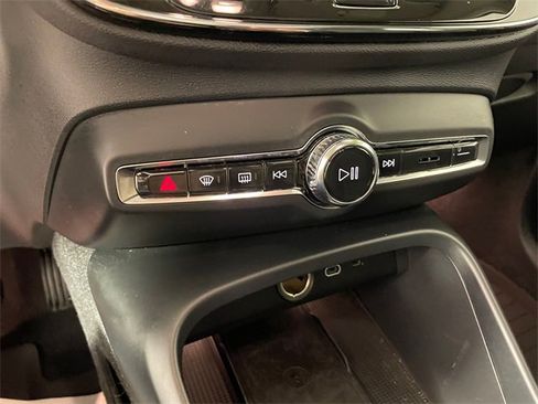 Used 2024 Volvo XC40 B5 Plus w/ Protection Package Premier image 10