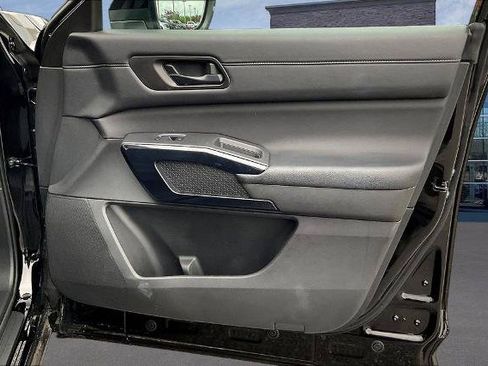 Used 2025 Nissan Pathfinder SV FWD image 28