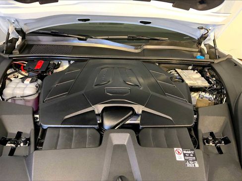 Certified 2026 Porsche Cayenne AWD/4WD image 32