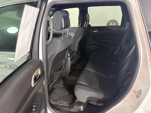 Used 2017 Jeep Grand Cherokee Laredo AWD/4WD image 13