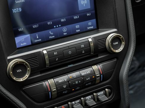 Used 2022 Ford Mustang Shelby GT500 w/ Carbon Fiber Track Pack image 24