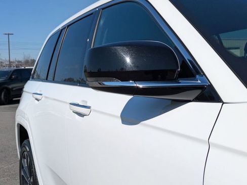 Used 2022 Jeep Grand Cherokee Overland w/ Luxury Tech Group IV image 13